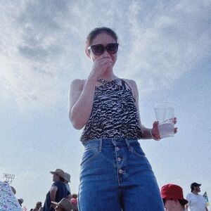 Levi’s Mile High Cropped Wide Leg Jeans - Size 24